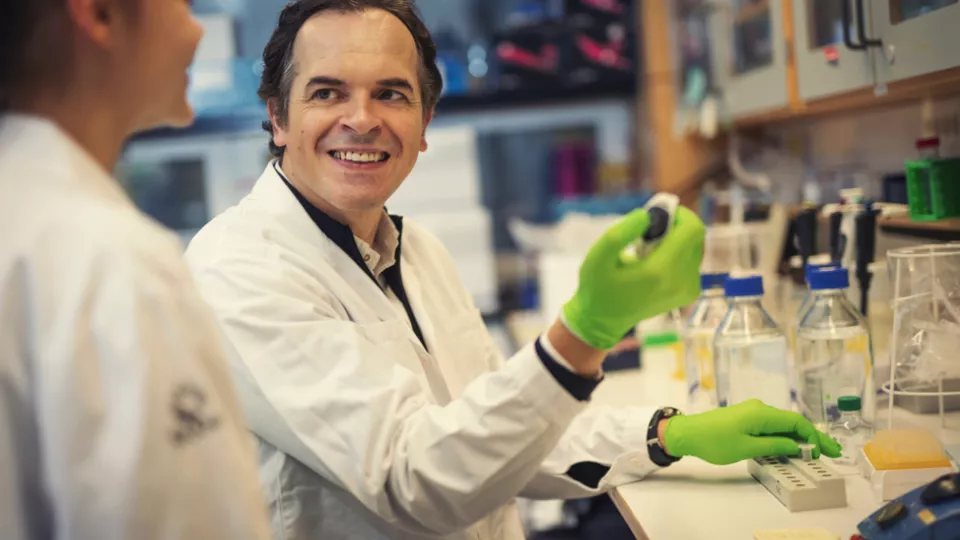 Filipe Pereira in the laboratory